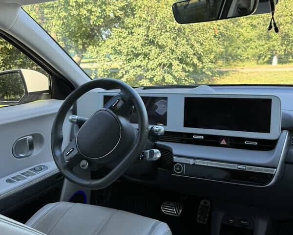 Белый Хендай Ioniq 5, объемом двигателя 0 л и пробегом 118 тыс. км за 26500 $, фото 4 на Automoto.ua