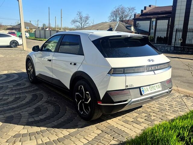Белый Хендай Ioniq 5, объемом двигателя 0 л и пробегом 65 тыс. км за 24300 $, фото 4 на Automoto.ua