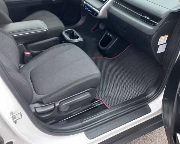 Белый Хендай Ioniq 5, объемом двигателя 0 л и пробегом 52 тыс. км за 22850 $, фото 17 на Automoto.ua