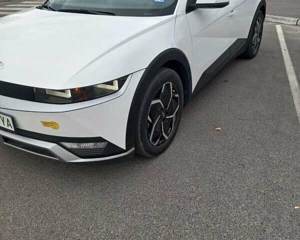 Белый Хендай Ioniq 5, объемом двигателя 0 л и пробегом 52 тыс. км за 22850 $, фото 10 на Automoto.ua