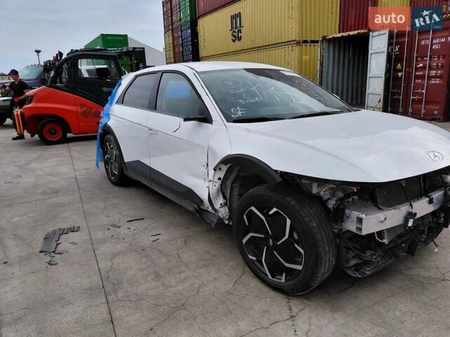 Белый Хендай Ioniq 5, объемом двигателя 0 л и пробегом 77 тыс. км за 15500 $, фото 8 на Automoto.ua