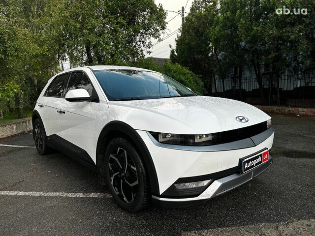Белый Хендай Ioniq 5, объемом двигателя 0 л и пробегом 81 тыс. км за 24690 $, фото 2 на Automoto.ua