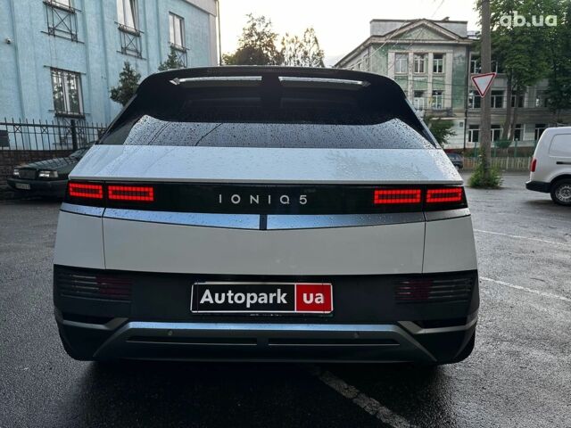 Белый Хендай Ioniq 5, объемом двигателя 0 л и пробегом 81 тыс. км за 24690 $, фото 4 на Automoto.ua