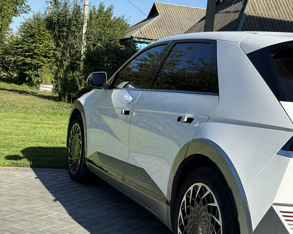 Белый Хендай Ioniq 5, объемом двигателя 0 л и пробегом 118 тыс. км за 26500 $, фото 11 на Automoto.ua