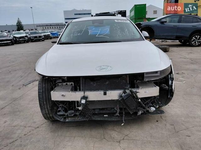 Белый Хендай Ioniq 5, объемом двигателя 0 л и пробегом 77 тыс. км за 15500 $, фото 2 на Automoto.ua