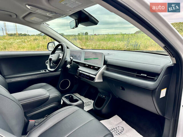 Белый Хендай Ioniq 5, объемом двигателя 0 л и пробегом 42 тыс. км за 29999 $, фото 84 на Automoto.ua