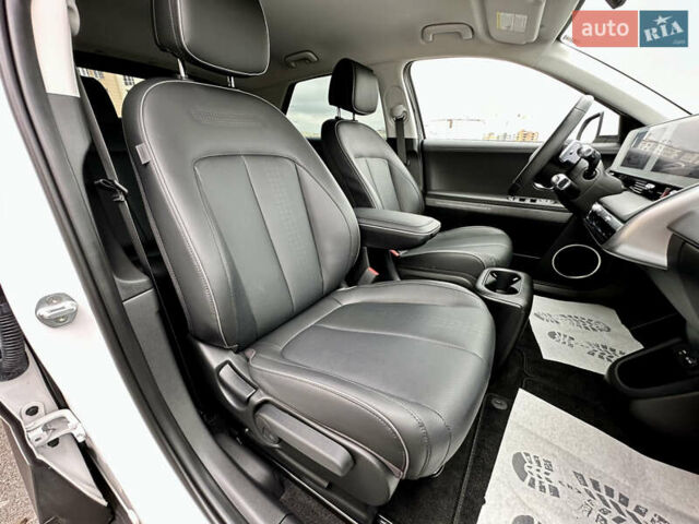 Белый Хендай Ioniq 5, объемом двигателя 0 л и пробегом 42 тыс. км за 29999 $, фото 78 на Automoto.ua