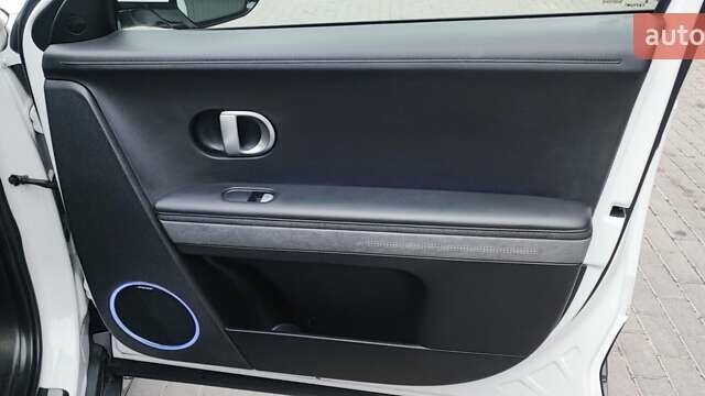 Белый Хендай Ioniq 5, объемом двигателя 0 л и пробегом 178 тыс. км за 23300 $, фото 38 на Automoto.ua