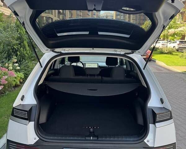 Белый Хендай Ioniq 5, объемом двигателя 0 л и пробегом 47 тыс. км за 26900 $, фото 24 на Automoto.ua