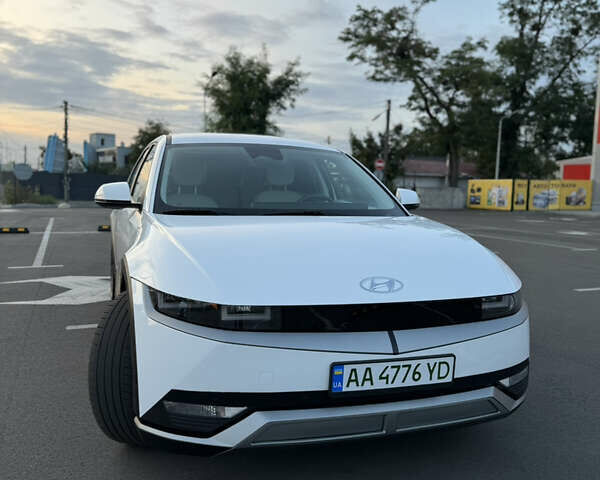 Белый Хендай Ioniq 5, объемом двигателя 0 л и пробегом 44 тыс. км за 26400 $, фото 3 на Automoto.ua