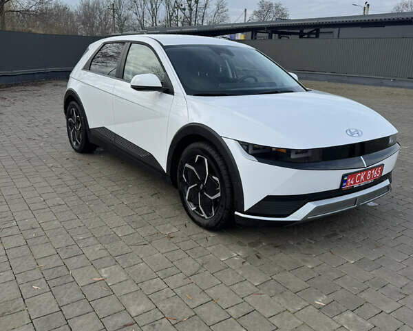 Белый Хендай Ioniq 5, объемом двигателя 0 л и пробегом 17 тыс. км за 24500 $, фото 1 на Automoto.ua
