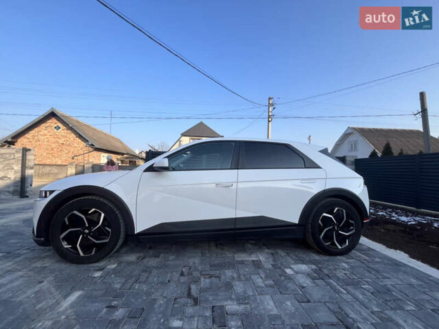 Белый Хендай Ioniq 5, объемом двигателя 0 л и пробегом 96 тыс. км за 22500 $, фото 4 на Automoto.ua