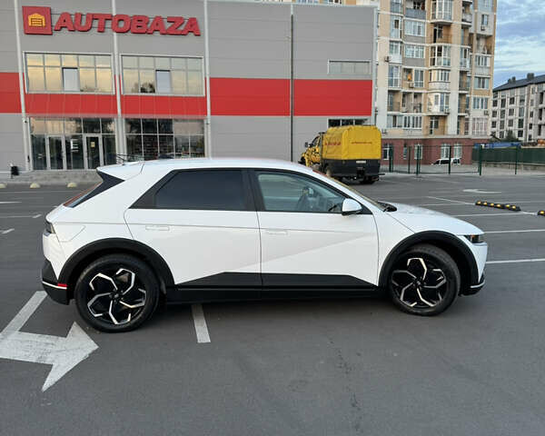 Белый Хендай Ioniq 5, объемом двигателя 0 л и пробегом 44 тыс. км за 26400 $, фото 7 на Automoto.ua