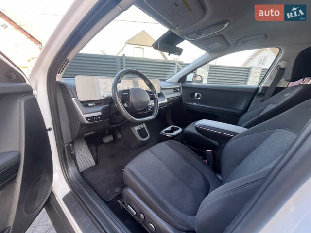 Белый Хендай Ioniq 5, объемом двигателя 0 л и пробегом 96 тыс. км за 22500 $, фото 15 на Automoto.ua