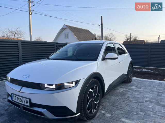 Белый Хендай Ioniq 5, объемом двигателя 0 л и пробегом 96 тыс. км за 22500 $, фото 2 на Automoto.ua