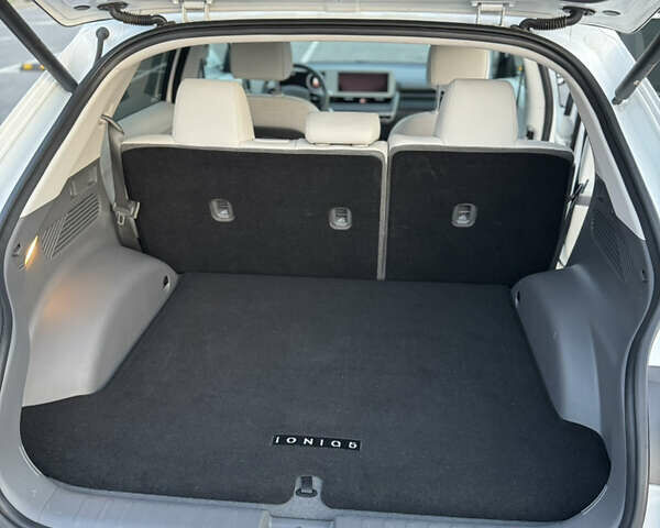 Белый Хендай Ioniq 5, объемом двигателя 0 л и пробегом 44 тыс. км за 26400 $, фото 24 на Automoto.ua