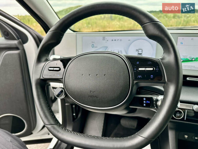 Белый Хендай Ioniq 5, объемом двигателя 0 л и пробегом 42 тыс. км за 29999 $, фото 60 на Automoto.ua