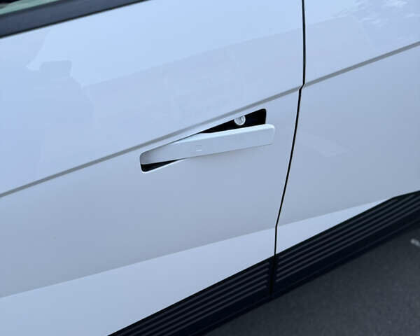 Белый Хендай Ioniq 5, объемом двигателя 0 л и пробегом 44 тыс. км за 26400 $, фото 8 на Automoto.ua