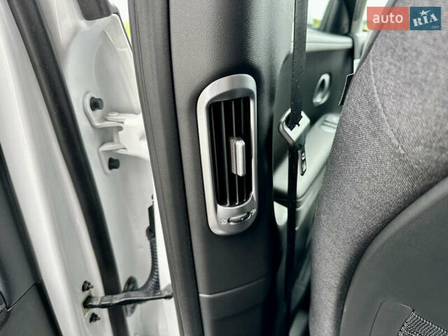 Белый Хендай Ioniq 5, объемом двигателя 0 л и пробегом 42 тыс. км за 29500 $, фото 59 на Automoto.ua