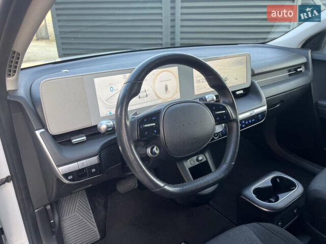 Белый Хендай Ioniq 5, объемом двигателя 0 л и пробегом 96 тыс. км за 22500 $, фото 29 на Automoto.ua