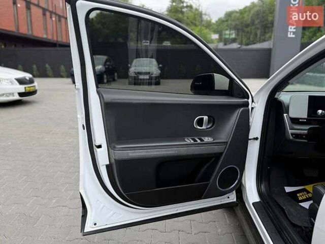 Белый Хендай Ioniq 5, объемом двигателя 0 л и пробегом 78 тыс. км за 27000 $, фото 6 на Automoto.ua