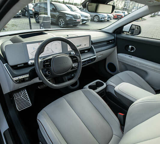 Белый Хендай Ioniq 5, объемом двигателя 0 л и пробегом 32 тыс. км за 34200 $, фото 5 на Automoto.ua