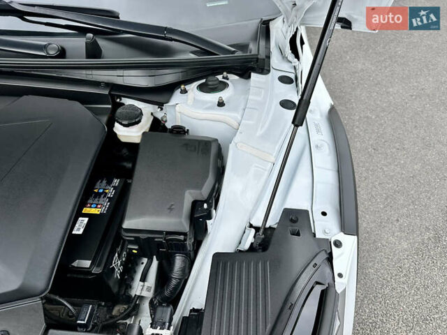 Белый Хендай Ioniq 5, объемом двигателя 0 л и пробегом 42 тыс. км за 29999 $, фото 88 на Automoto.ua