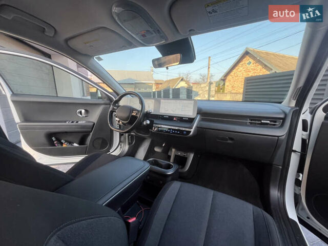 Белый Хендай Ioniq 5, объемом двигателя 0 л и пробегом 96 тыс. км за 22500 $, фото 10 на Automoto.ua