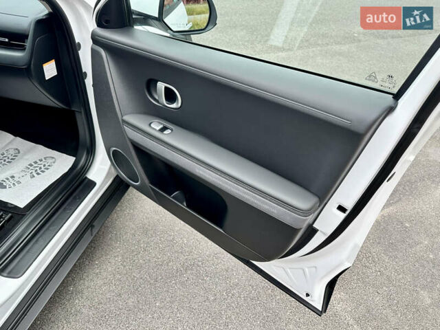 Белый Хендай Ioniq 5, объемом двигателя 0 л и пробегом 42 тыс. км за 29500 $, фото 63 на Automoto.ua