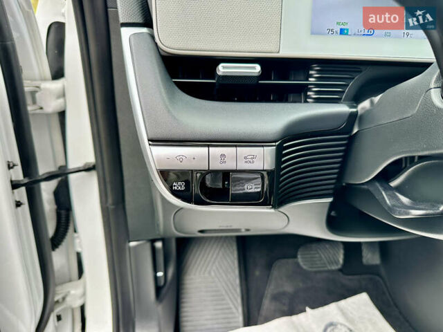 Белый Хендай Ioniq 5, объемом двигателя 0 л и пробегом 42 тыс. км за 29500 $, фото 44 на Automoto.ua