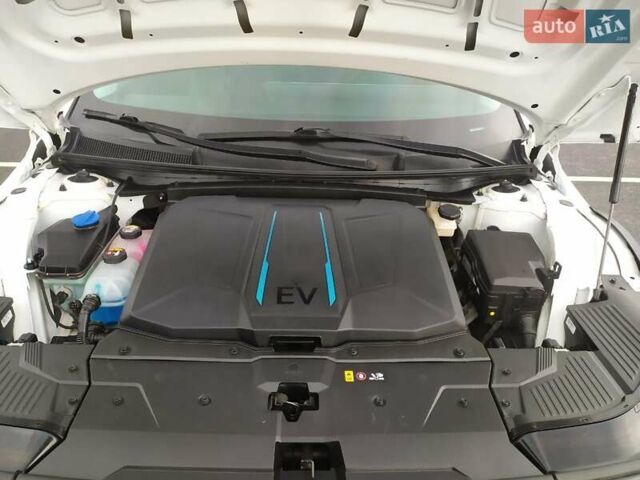 Белый Хендай Ioniq 5, объемом двигателя 0 л и пробегом 50 тыс. км за 25200 $, фото 1 на Automoto.ua