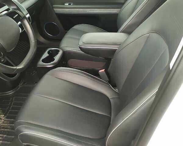 Белый Хендай Ioniq 5, объемом двигателя 0 л и пробегом 50 тыс. км за 25200 $, фото 6 на Automoto.ua