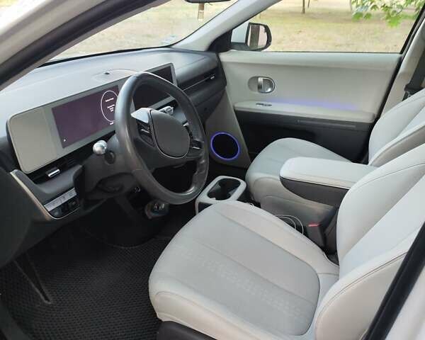 Білий Хендай Ioniq 5, об'ємом двигуна 0 л та пробігом 94 тис. км за 24500 $, фото 6 на Automoto.ua