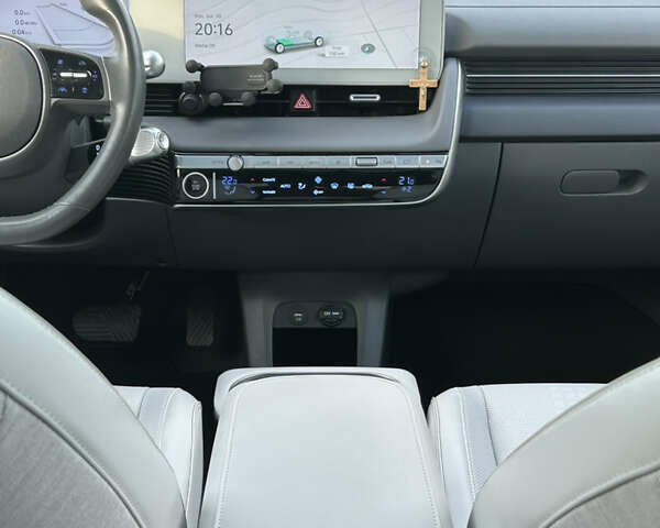 Белый Хендай Ioniq 5, объемом двигателя 0 л и пробегом 70 тыс. км за 25700 $, фото 21 на Automoto.ua