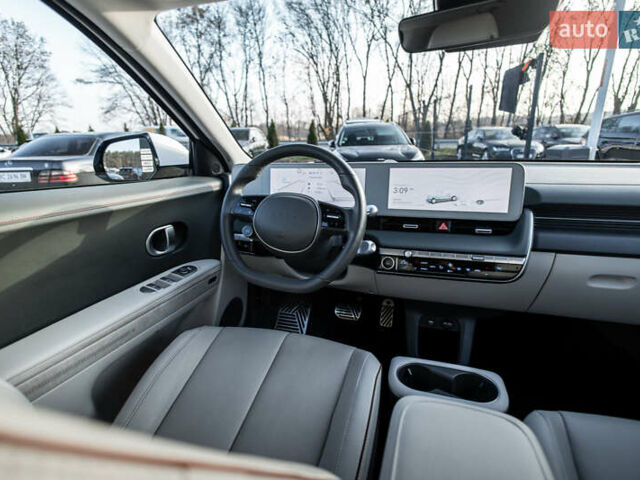 Белый Хендай Ioniq 5, объемом двигателя 0 л и пробегом 32 тыс. км за 34200 $, фото 12 на Automoto.ua
