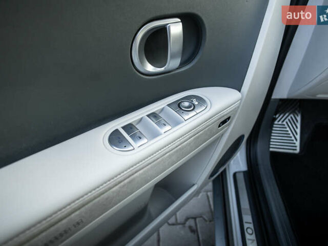 Белый Хендай Ioniq 5, объемом двигателя 0 л и пробегом 32 тыс. км за 34200 $, фото 6 на Automoto.ua