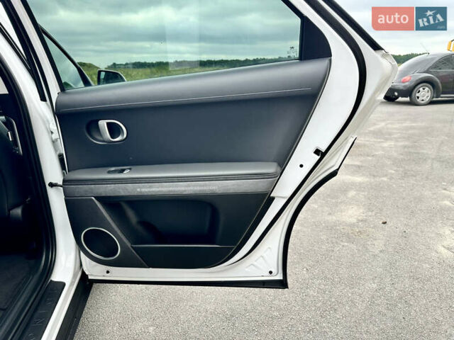 Белый Хендай Ioniq 5, объемом двигателя 0 л и пробегом 42 тыс. км за 29999 $, фото 71 на Automoto.ua
