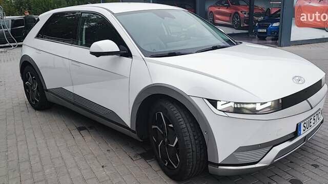 Белый Хендай Ioniq 5, объемом двигателя 0 л и пробегом 178 тыс. км за 23300 $, фото 5 на Automoto.ua
