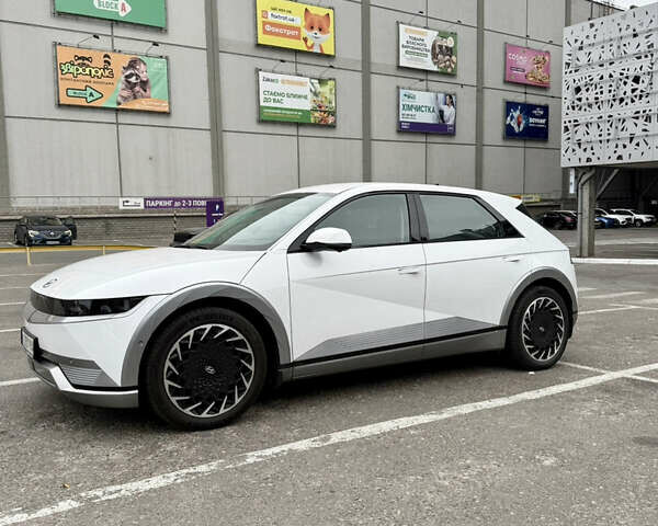 Белый Хендай Ioniq 5, объемом двигателя 0 л и пробегом 50 тыс. км за 28800 $, фото 8 на Automoto.ua