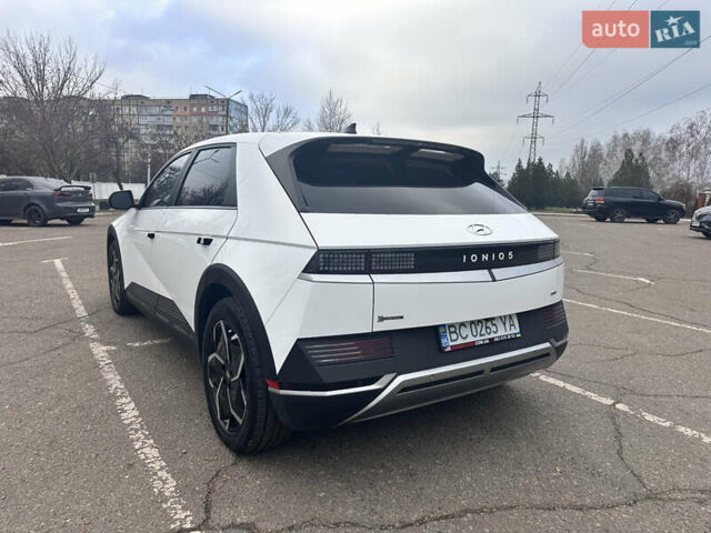 Белый Хендай Ioniq 5, объемом двигателя 0 л и пробегом 71 тыс. км за 23900 $, фото 5 на Automoto.ua