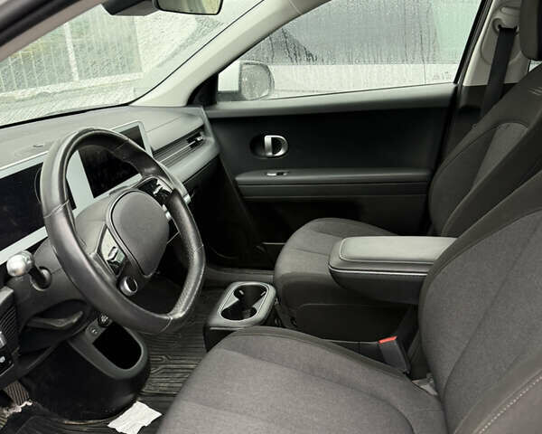 Белый Хендай Ioniq 5, объемом двигателя 0 л и пробегом 45 тыс. км за 19999 $, фото 5 на Automoto.ua