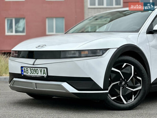 Белый Хендай Ioniq 5, объемом двигателя 0 л и пробегом 42 тыс. км за 29500 $, фото 2 на Automoto.ua