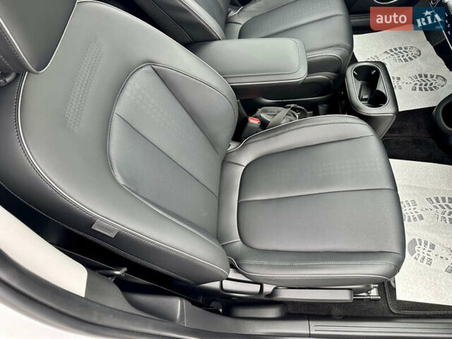 Белый Хендай Ioniq 5, объемом двигателя 0 л и пробегом 42 тыс. км за 29999 $, фото 79 на Automoto.ua