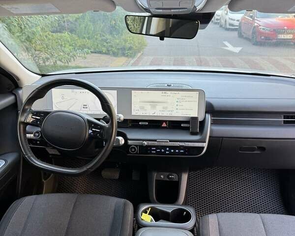 Белый Хендай Ioniq 5, объемом двигателя 0 л и пробегом 47 тыс. км за 26900 $, фото 16 на Automoto.ua