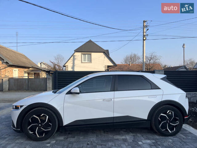 Белый Хендай Ioniq 5, объемом двигателя 0 л и пробегом 96 тыс. км за 22500 $, фото 3 на Automoto.ua