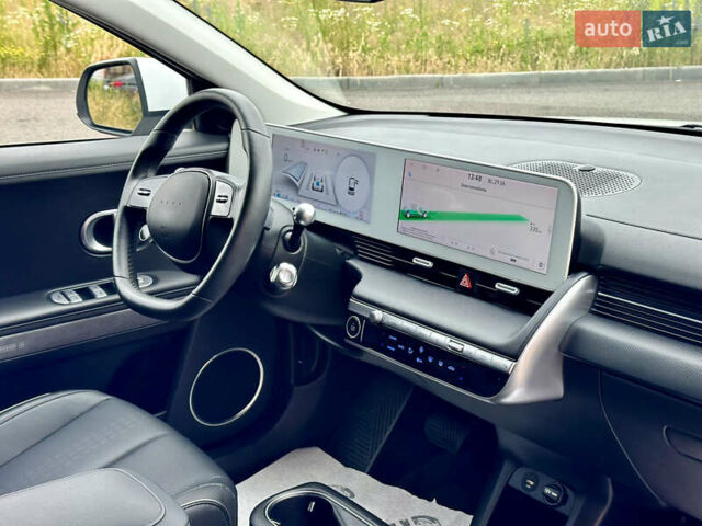 Белый Хендай Ioniq 5, объемом двигателя 0 л и пробегом 42 тыс. км за 29500 $, фото 66 на Automoto.ua