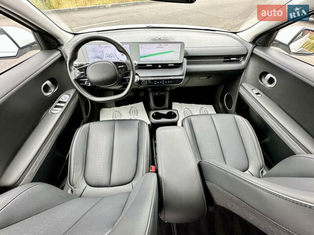 Белый Хендай Ioniq 5, объемом двигателя 0 л и пробегом 42 тыс. км за 29500 $, фото 57 на Automoto.ua