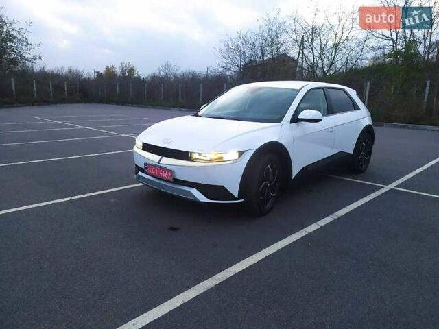 Белый Хендай Ioniq 5, объемом двигателя 0 л и пробегом 81 тыс. км за 23900 $, фото 10 на Automoto.ua