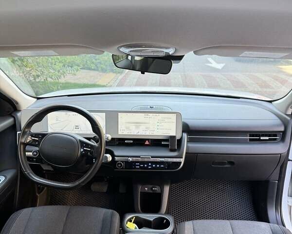 Белый Хендай Ioniq 5, объемом двигателя 0 л и пробегом 47 тыс. км за 26900 $, фото 14 на Automoto.ua