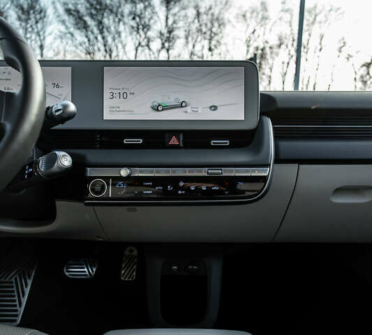 Белый Хендай Ioniq 5, объемом двигателя 0 л и пробегом 32 тыс. км за 34200 $, фото 10 на Automoto.ua